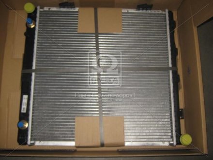 Радиатор охлаждения MERCEDES E-CLASS W 124 (84-) 200E NISSENS 62751A (фото 1)