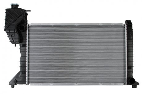 Радиатор охлаждения MERCEDES SPRINTER W 901-905 (95-) NISSENS 62664A