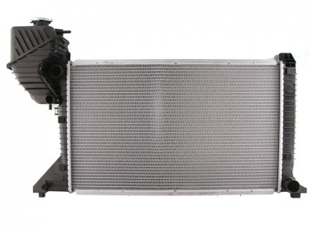 Радиатор охлаждения MERCEDES SPRINTER W 901-905 (95-) NISSENS 62519A (фото 1)
