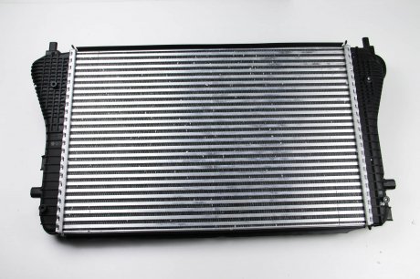 Радиатор интеркулера Caddy III/IV 1.6-2.0TDI 10- /Golf VI/Octavia II BSG BSG 90-535-007 (фото 1)