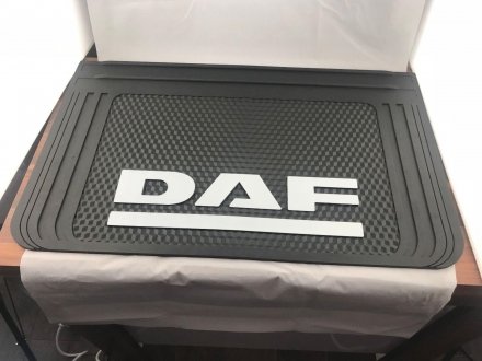 Бризговик з написом DAF 650x400mm чорний випуклий 3D 1шт WINGMAX DF-098