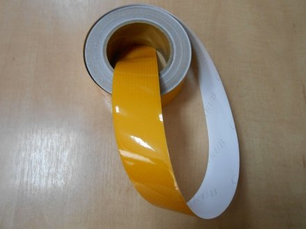 Контурна маркувальна стрічка для контейнерів і причепів жовта знак E 1м (50М) AutoPart PL-002/E (фото 1)
