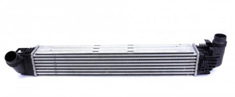 Радиатор интеркулера NRF 30357 (фото 1)