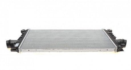 Радиатор интеркулера NRF 30921 (фото 1)