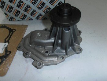 Насос води RENAULT 7701057952