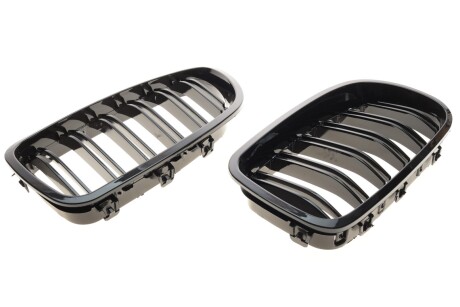 Решітка радіатора AUTOTECHTEILE 700 0326