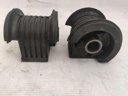 Сайлентблок кабины L2000 переднийСайлентблок кабіни L2000 передній MAN 020.050